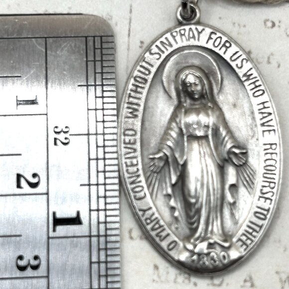 Vintage 1950s Virgin Mary Miraculous Religious Medal Pendant Catholic Silver - Picture 6 of 9